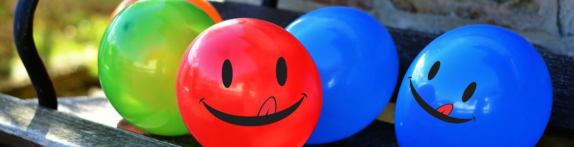 Bunte Ballons mit Smileys