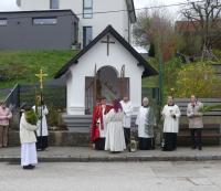 Pfarrer Bogdan Pelc verkündet das Evangelium (Foto: WG)