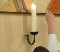 Die Kerzen werden entzündet (Foto: PG)